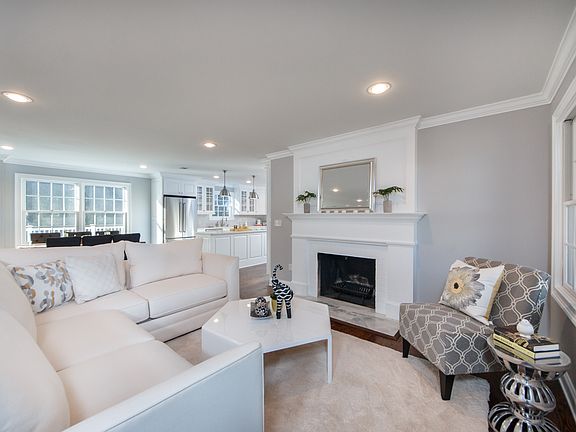 2nd image of 11 Canterbury Ln