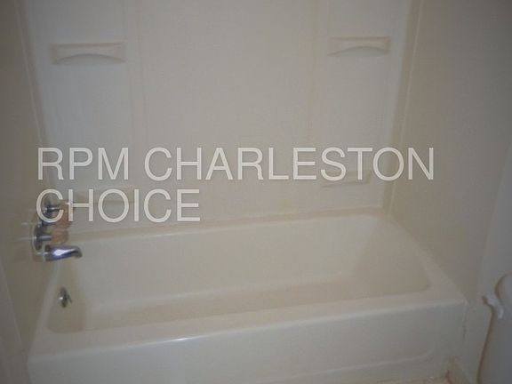 5th image of 2428 Woodstock Ave