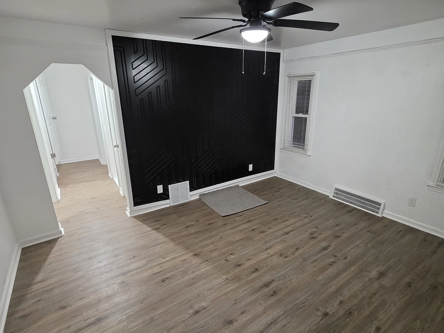 3 bed, 1036 sqft, $1,400 — Photo 4