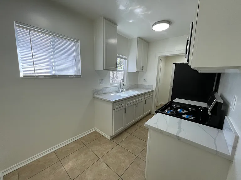 5217 Lexington Ave — Photo 12