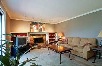 4th image of 559 Queenswood Ln