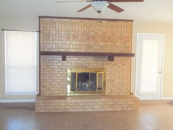 2nd image of 1410 Janet Ln