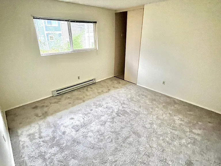 380 SE 27th Ave — Photo 10