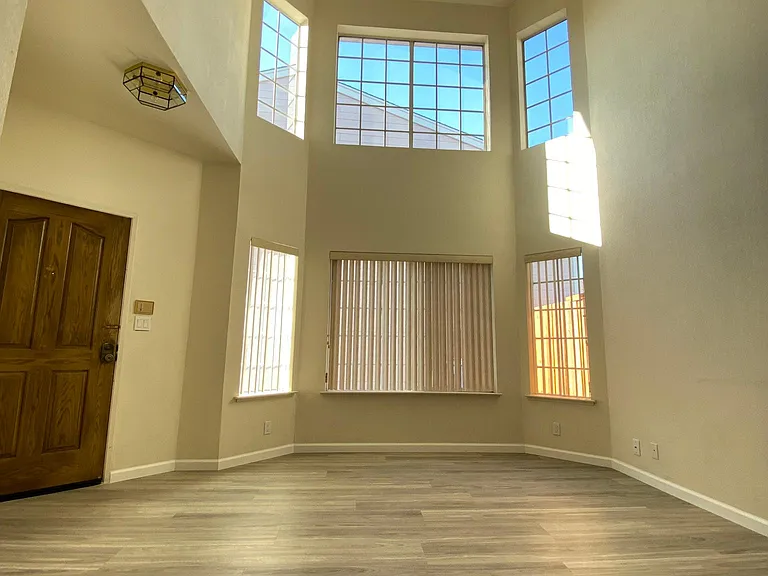 34266 Kenwood Dr — Photo 2