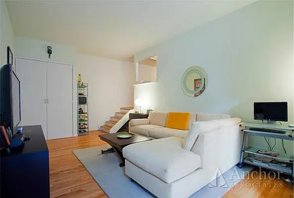 Rented by Anchor Associates | media 27