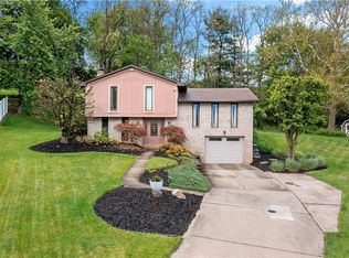 31 Farmcrest Dr, Cecil, PA 15321