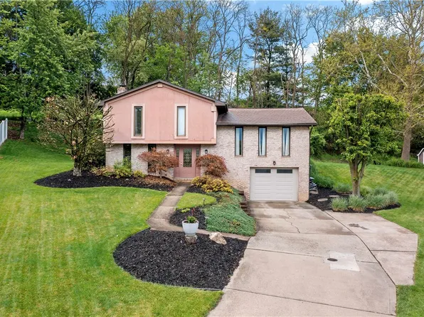 31 Farmcrest Dr, Cecil, PA 15321