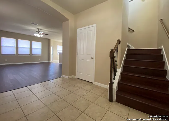 3 bed, 2.5 bath, 2005 sqft, $1,900 — Photo 3
