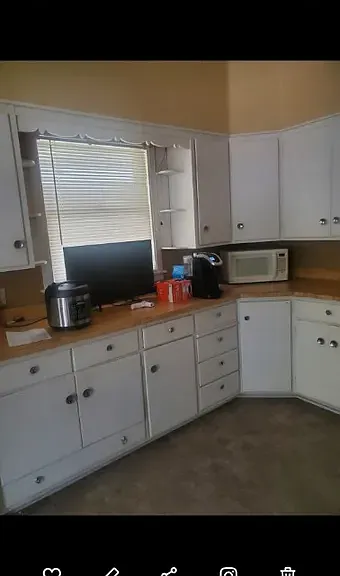 906 N Grand Ave — Photo 11