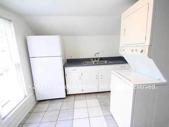 5th image of 605 Park Cir Unit C