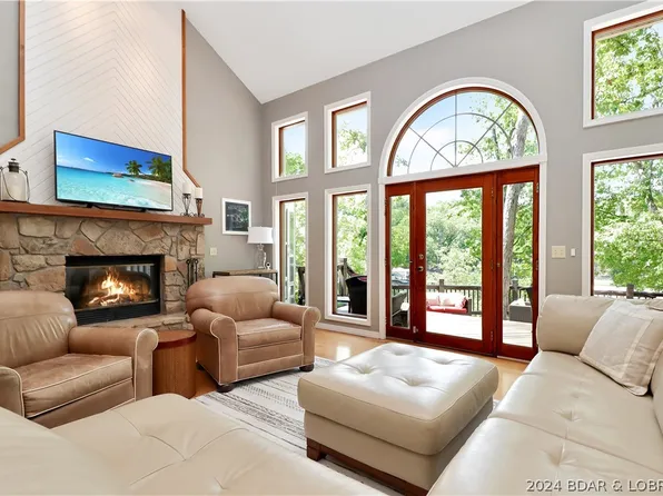 1451 Sweetwater Dr, Lake Ozark, MO 65049