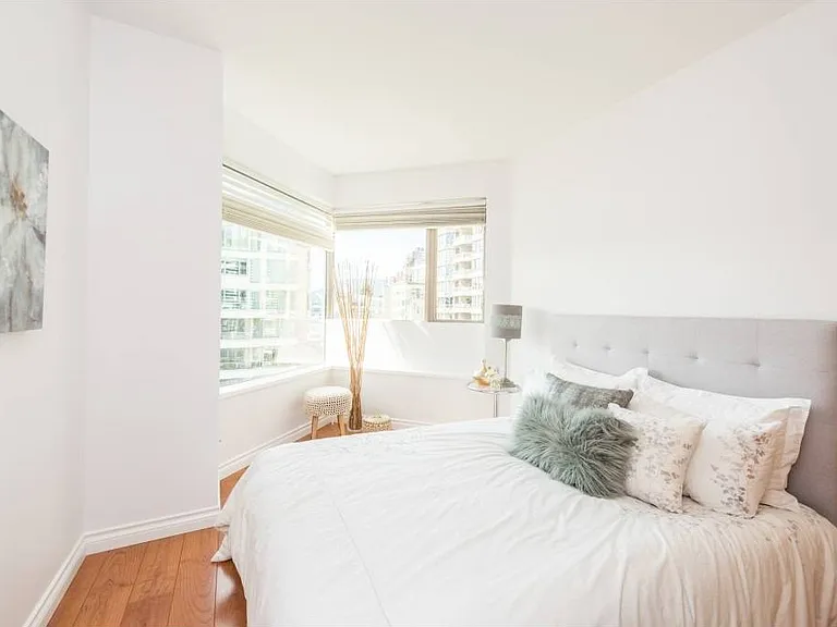 1600 Hornby St #703 — Photo 11
