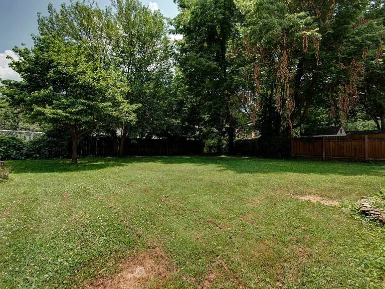 828 S Rogers Ave — Photo 17