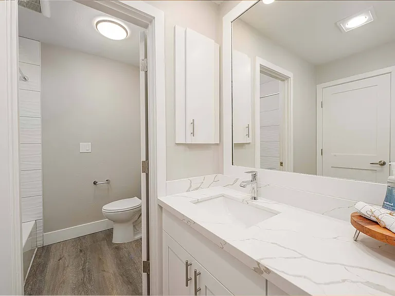 The Regent at Bellevue Way Apartments — Photo 22