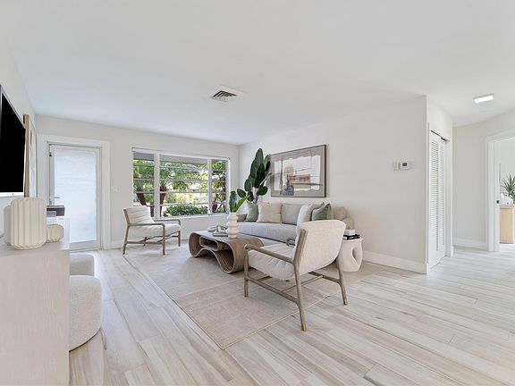 4th image of 1532 NE 28 Drive