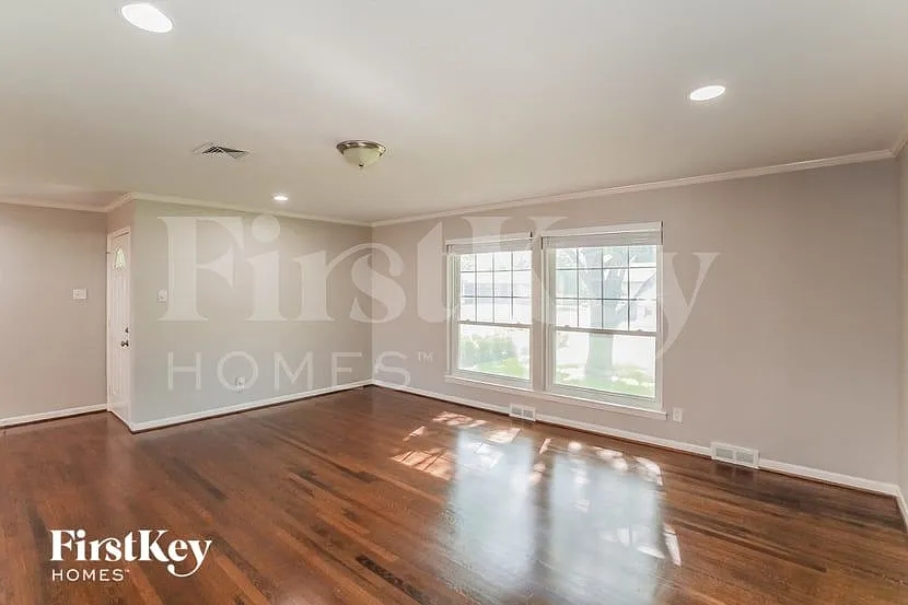 3 bed, 2.0 bath, 1496 sqft, $2,485 — Photo 3