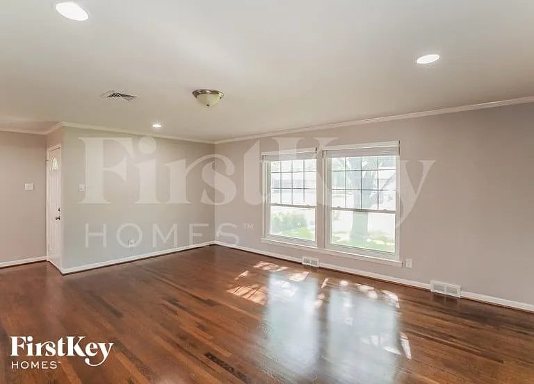 3439 Timberview Rd — Photo 3