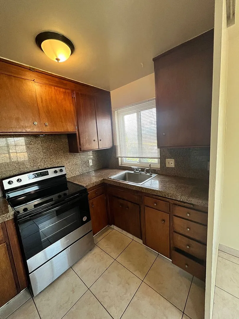 560 - 2870 Almaden Expwy — Photo 3