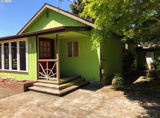 1047 Michigan Ave NE, Bandon, OR 97411