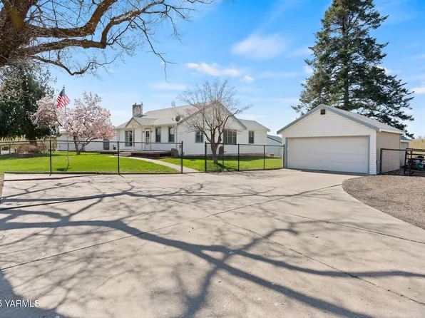 220 Dickerman Ln, Selah, WA 98942
