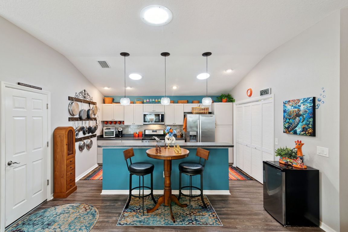 next background image