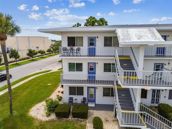 8080 112th St APT 301, Seminole, FL 33772