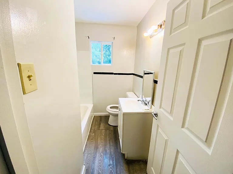 1260 Hillridge Dr — Photo 12
