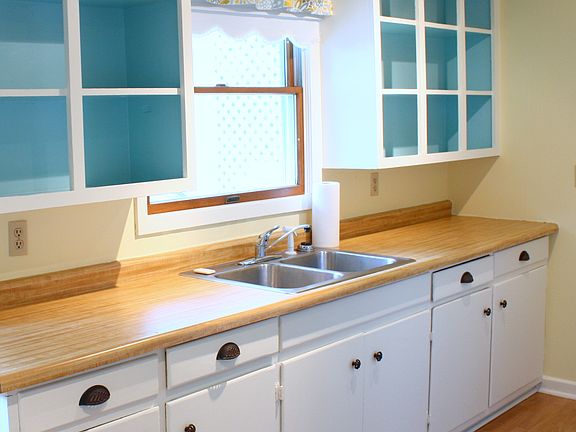 Front Unit Charming Kitchen