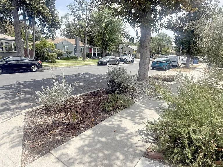 6243 Blucher Ave — Photo 7