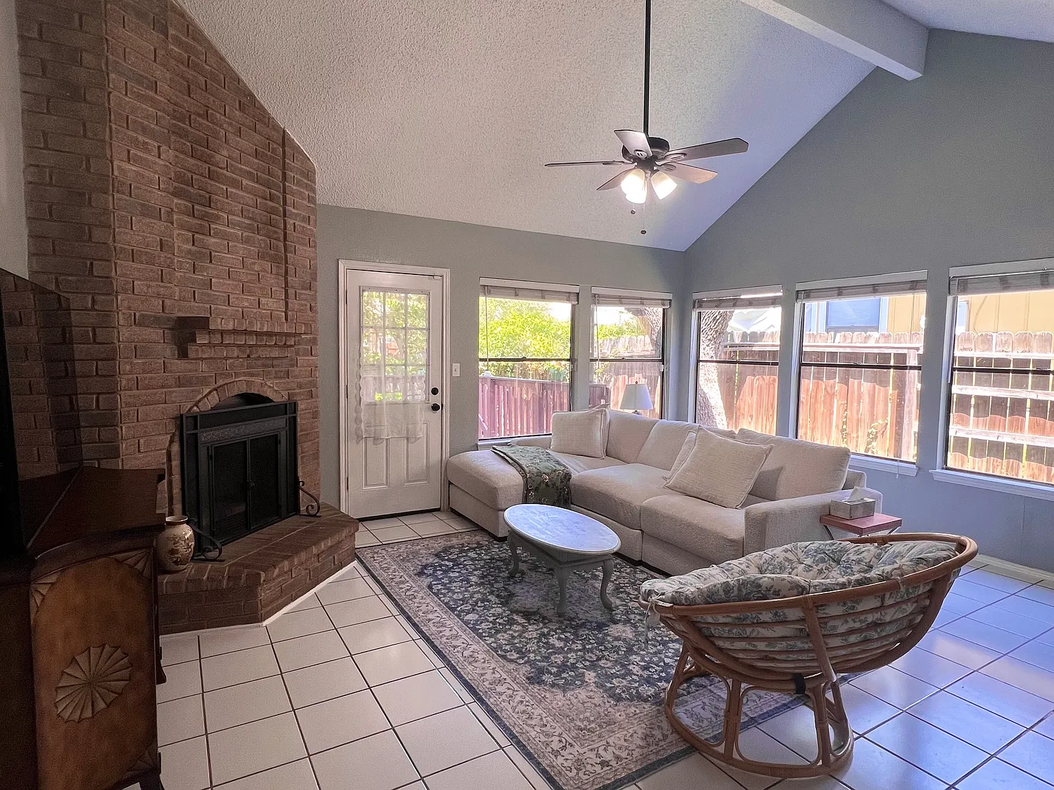 3 bed, 1373 sqft, $1,689 — Photo 4