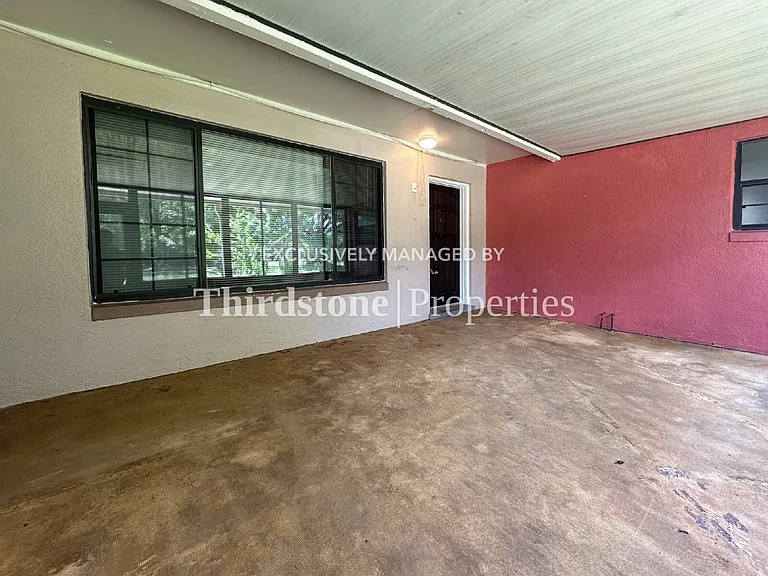 1038 La Marche Dr — Photo 2