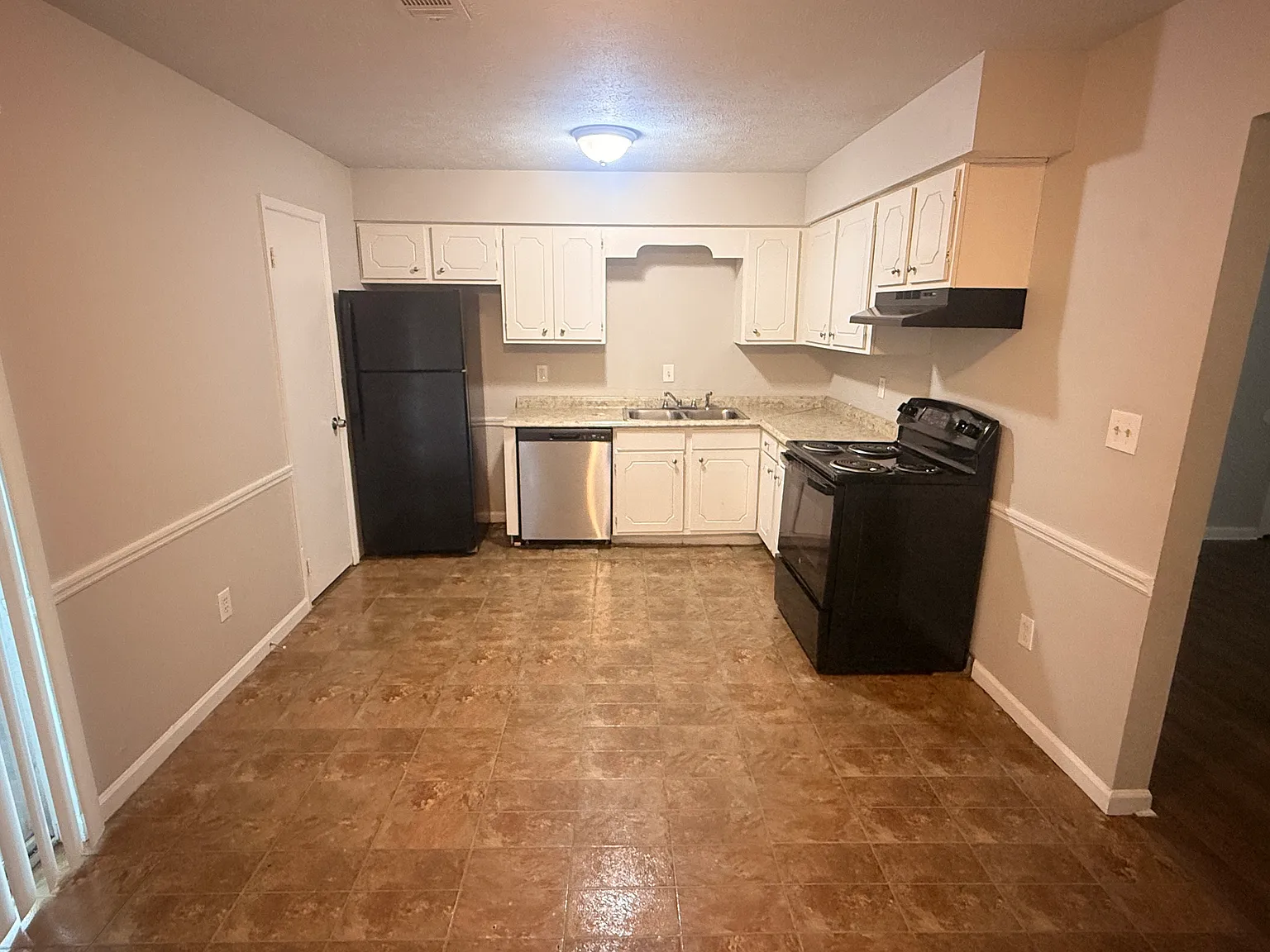 3 bed, 1159 sqft, $1,200 — Photo 3