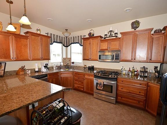 5th image of 2483 Southridge Dr