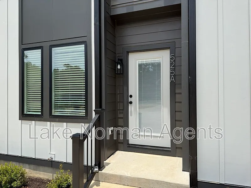 3 bed, 2.5 bath, $1,995 — Photo 2