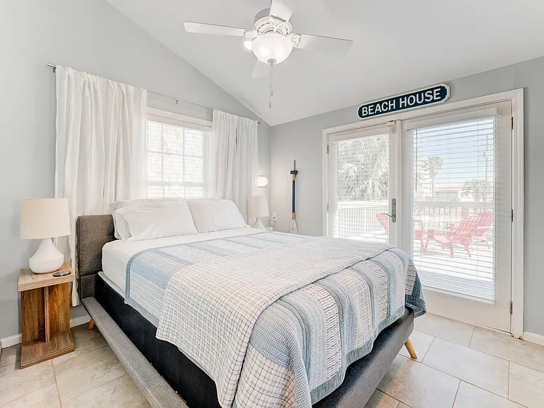 4211 Surf Dr — Photo 26