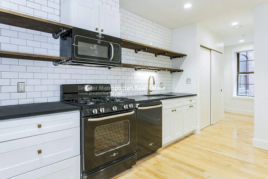 2 bed, 650 sqft, $3,450 — Photo 3