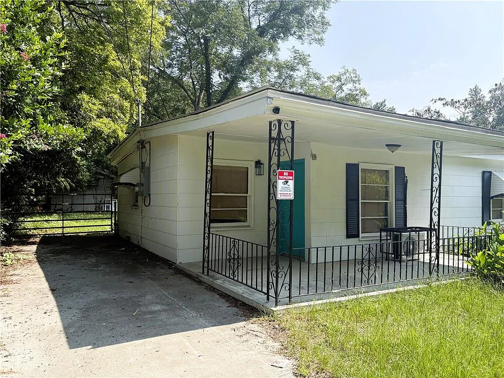 2 bed, 1.0 bath, 832 sqft, $950 — Photo 2