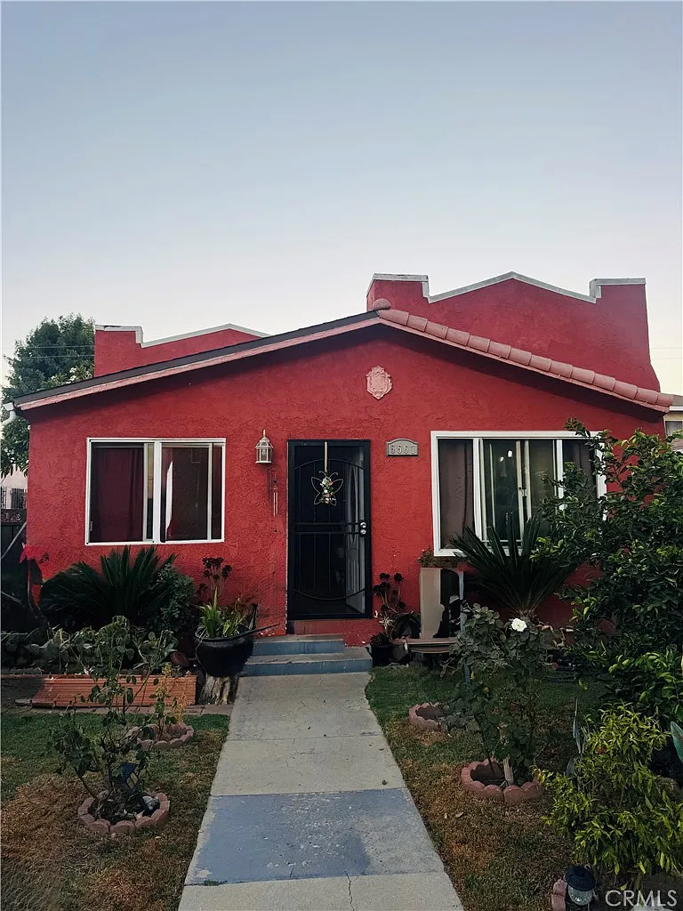 3 bed, 1000 sqft, $3,700 — Photo 2
