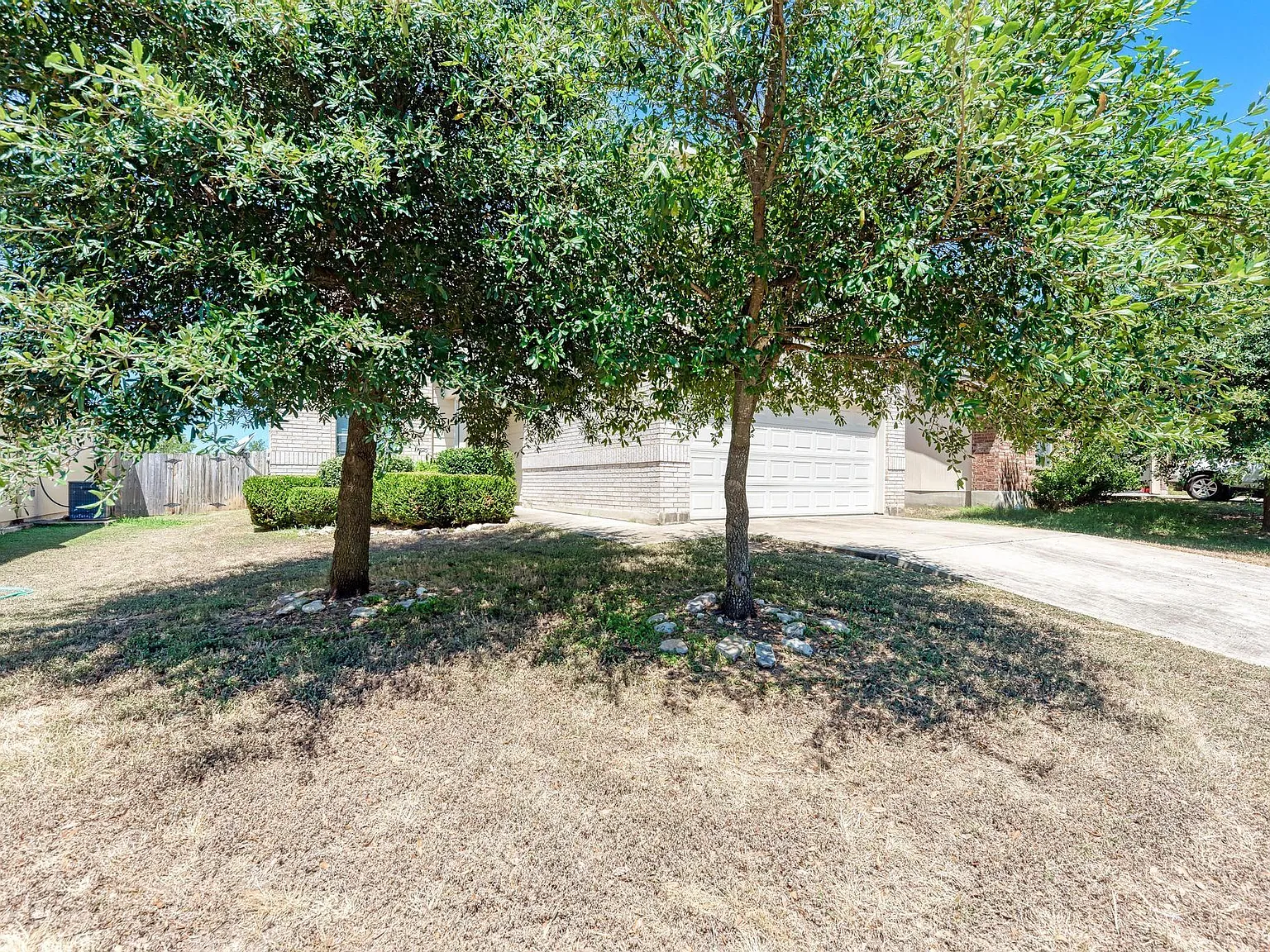 4 bed, 2.5 bath, 2364 sqft, $2,150 — Photo 3