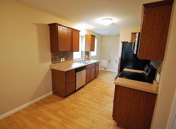 4th image of 647 Blair Ave