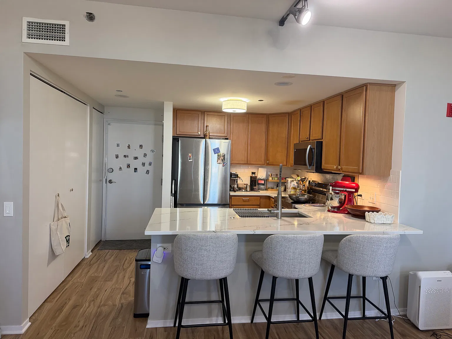 1 bed, 770 sqft, $2,400 — Photo 2
