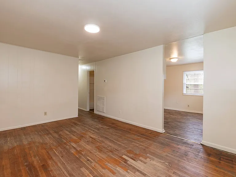 1210 Truman St — Photo 7