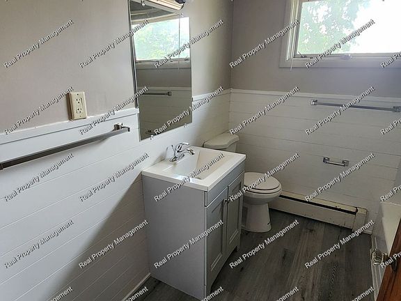 4th image of 110 E North St