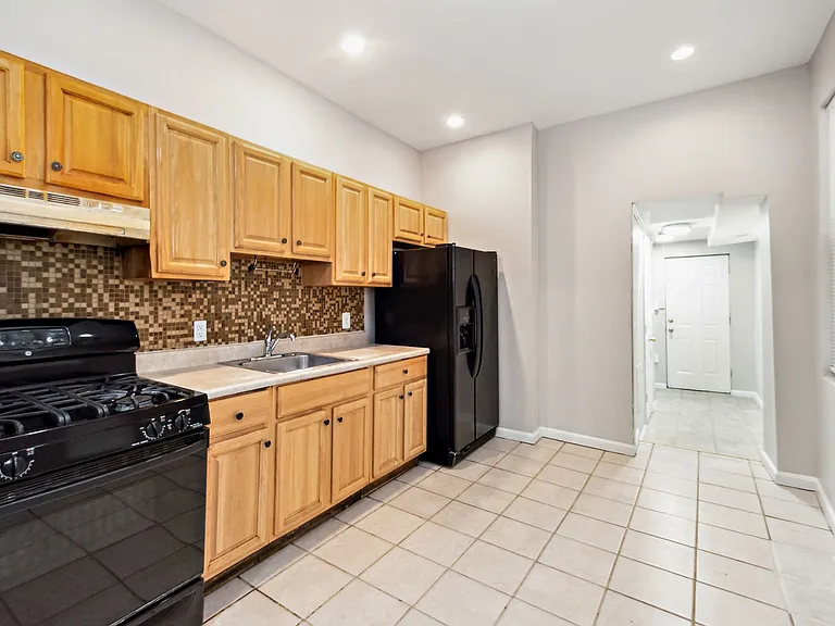 1418 N Eden St — Photo 21