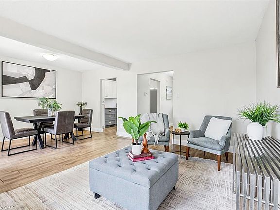 5th image of 49 Peel St E #38