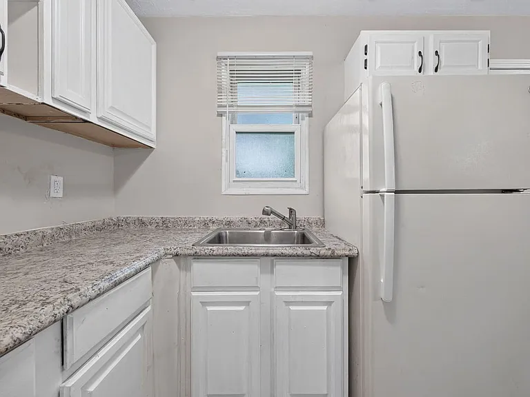 6 Amelia Dr — Photo 3
