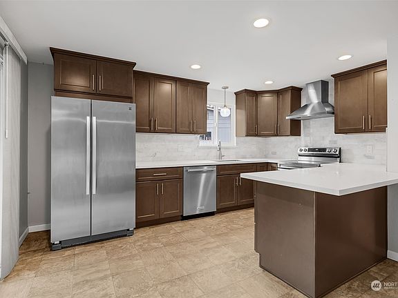 5th image of 2422 155th Street Ct E
