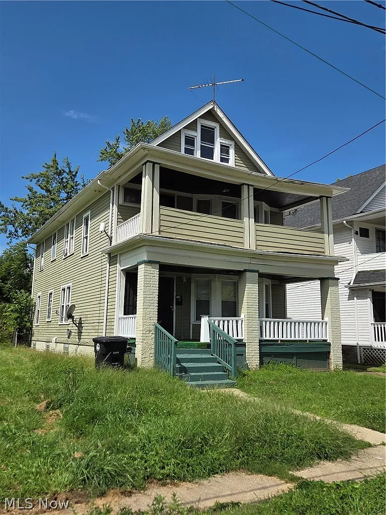 2 bed, 1.0 bath, $1,000 — Photo 1