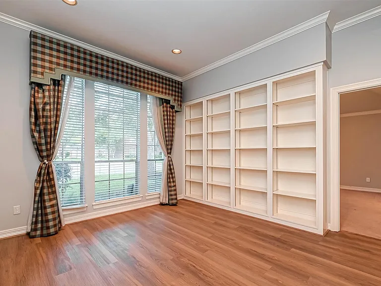 4502 Devonshire St — Photo 10