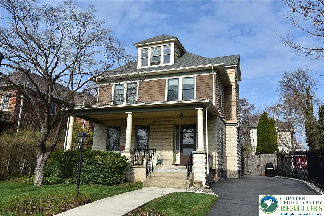 517 McCartney St photo 1